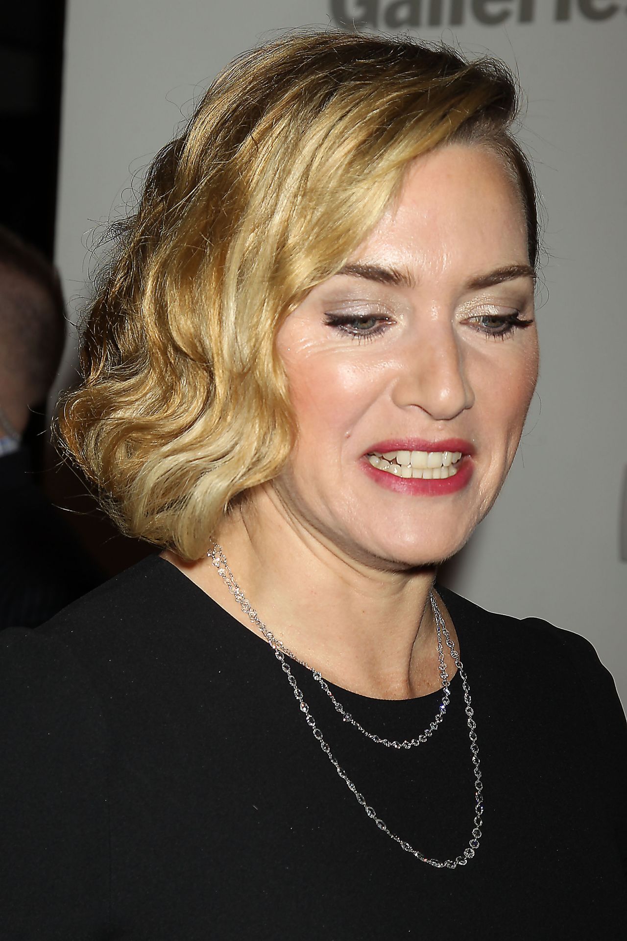 Kate Winslet From Wonder Wheel Wallpapers