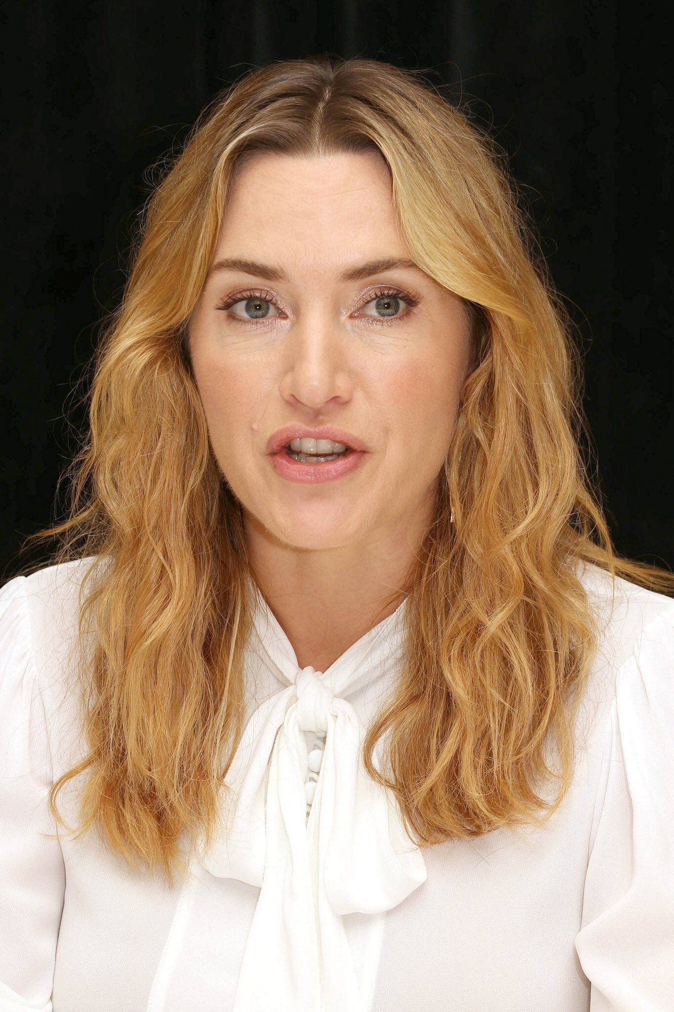 Kate Winslet From Wonder Wheel Wallpapers