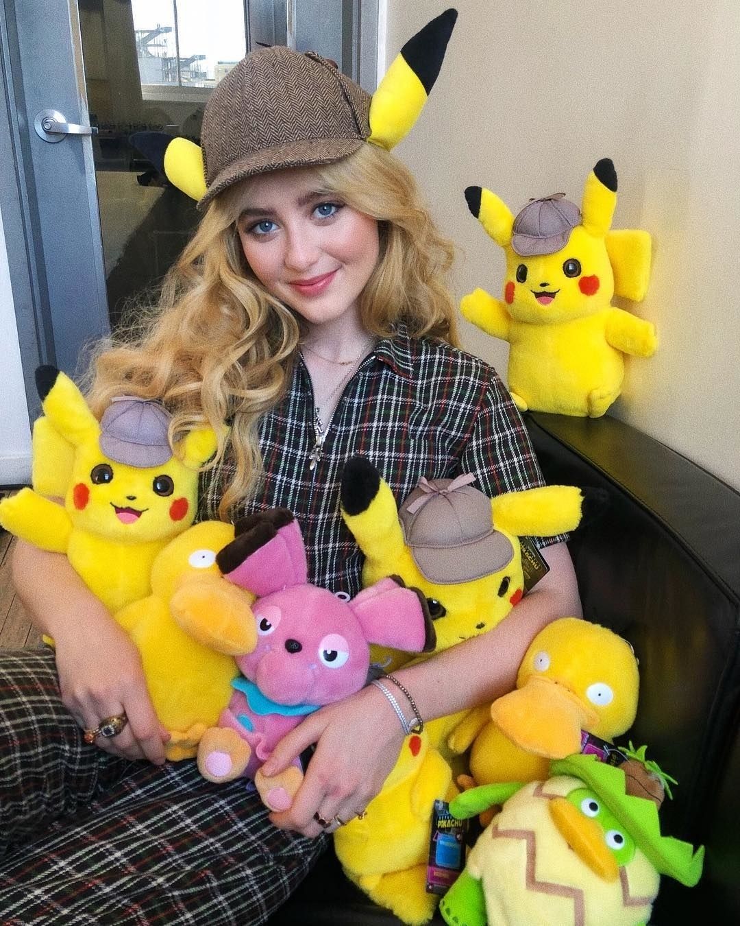 Kathryn Newton In Pokemon Detective Pikachu Wallpapers