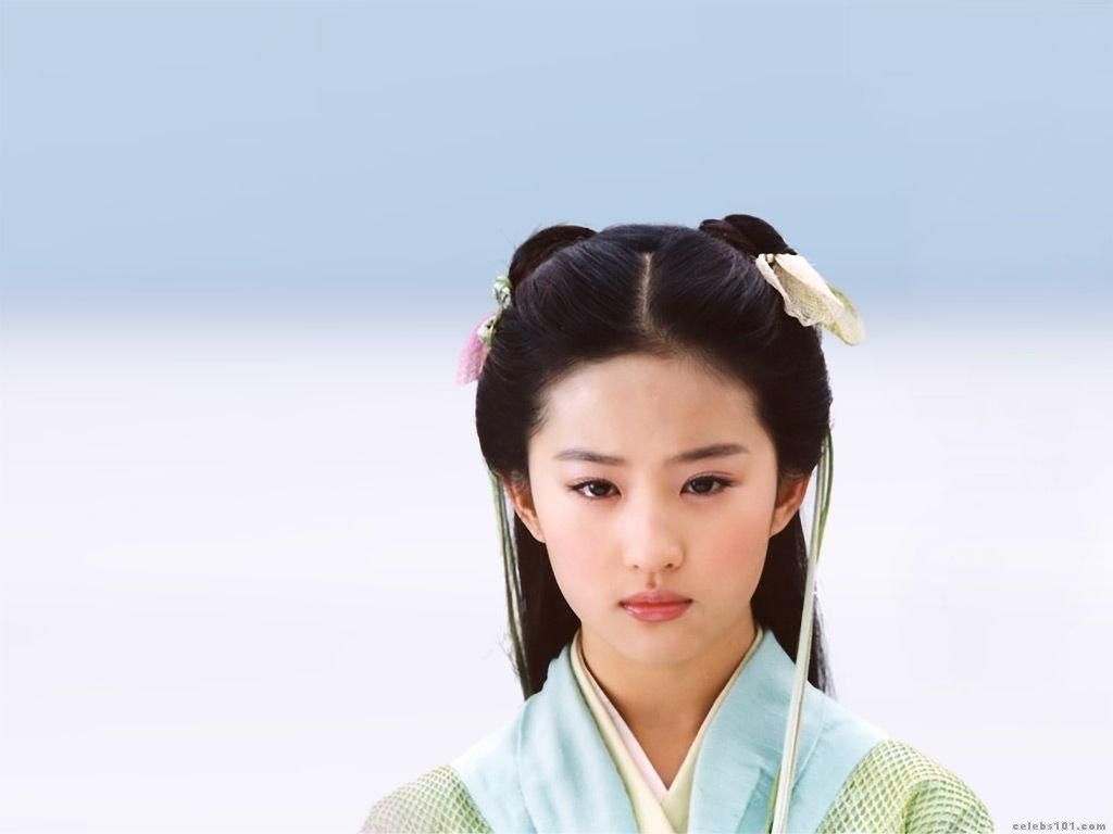 Liu Yifei As Mulan Wallpapers