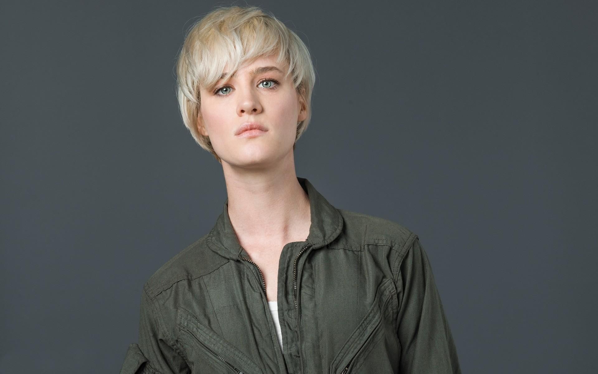 Mackenzie Davis In Terminator Dark Fate Wallpapers