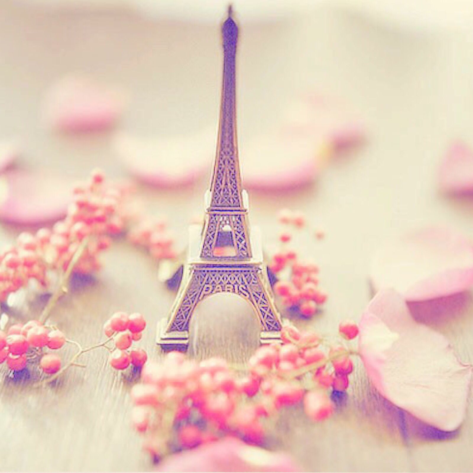 Cute Eiffel Tower Wallpapers