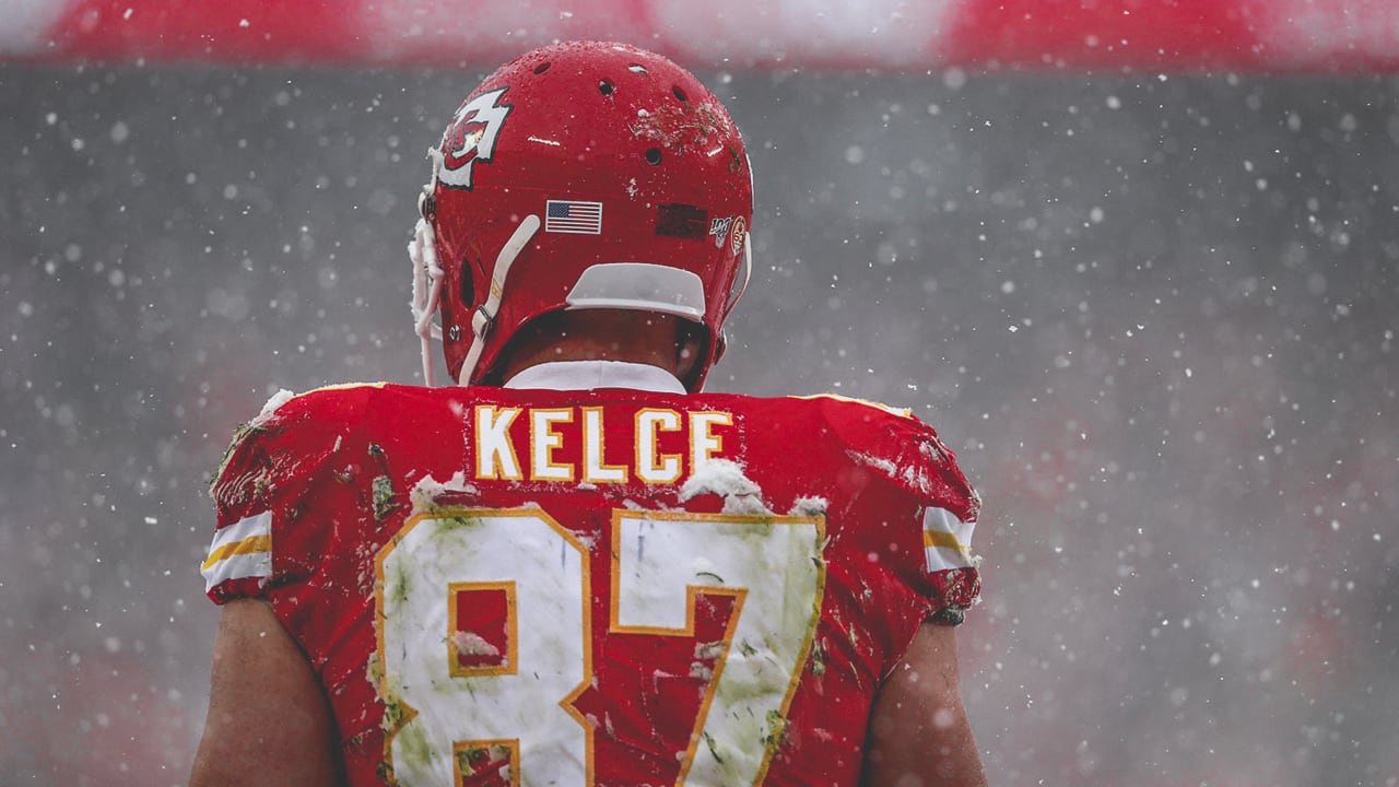 Cool Travis Kelce Wallpapers