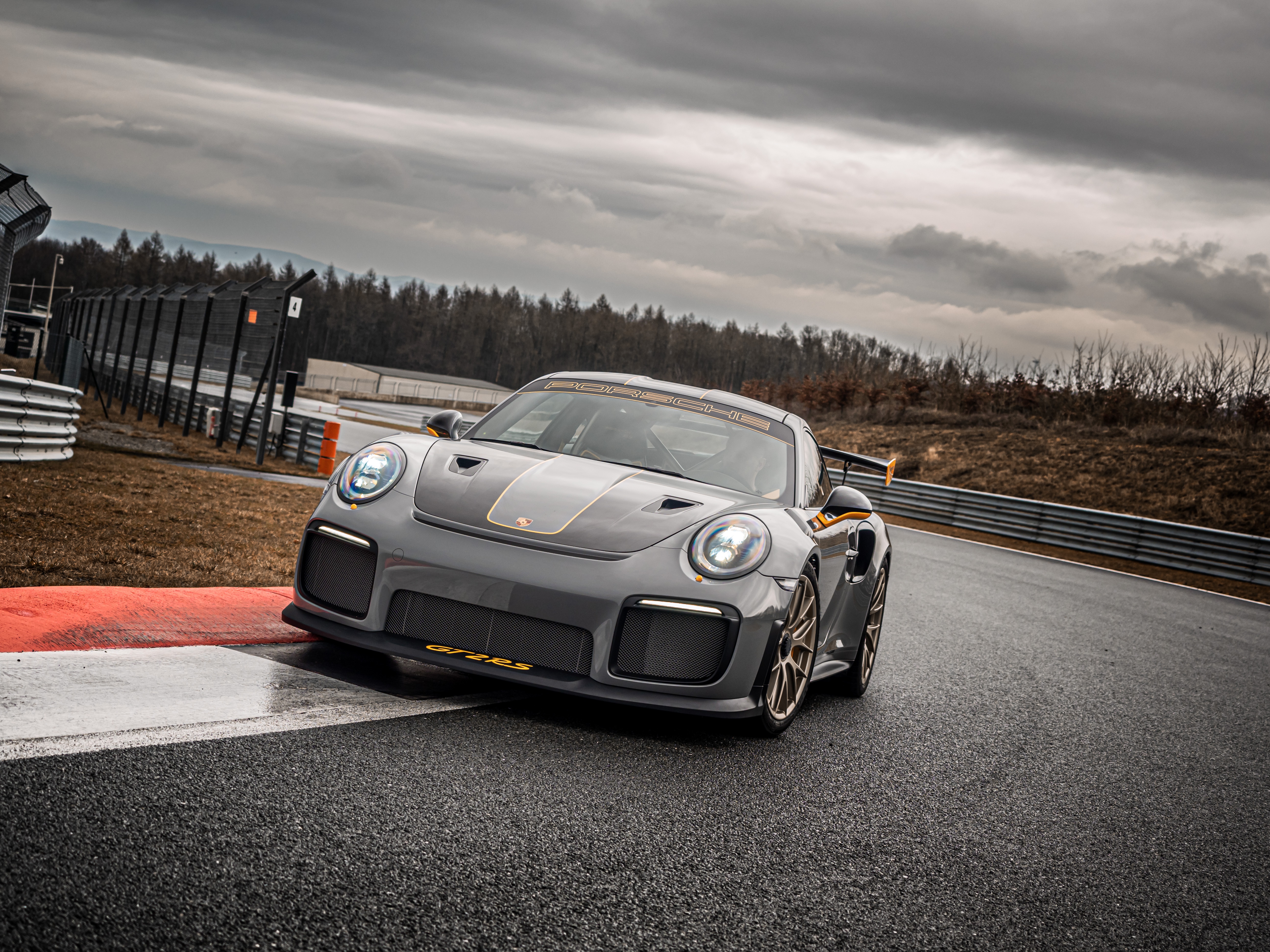 4K Porsche 911 Gt2 Wallpapers