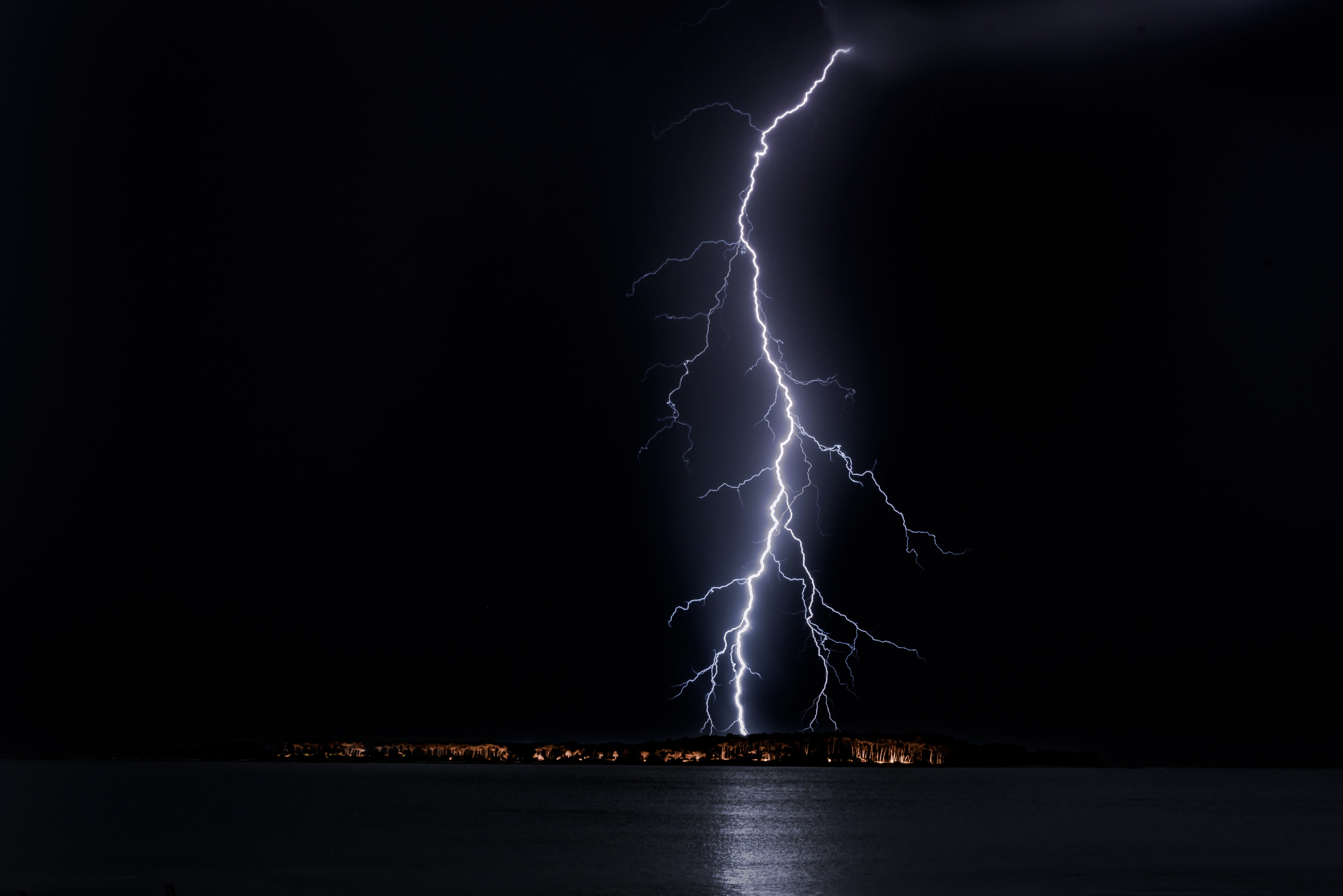 4K Ultra Hd Lightning Phone Wallpapers