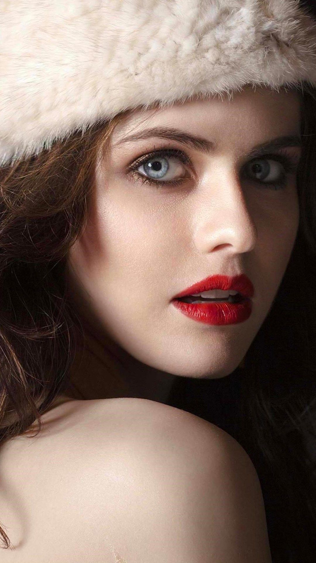 Alexandra Daddario Iphone Wallpapers