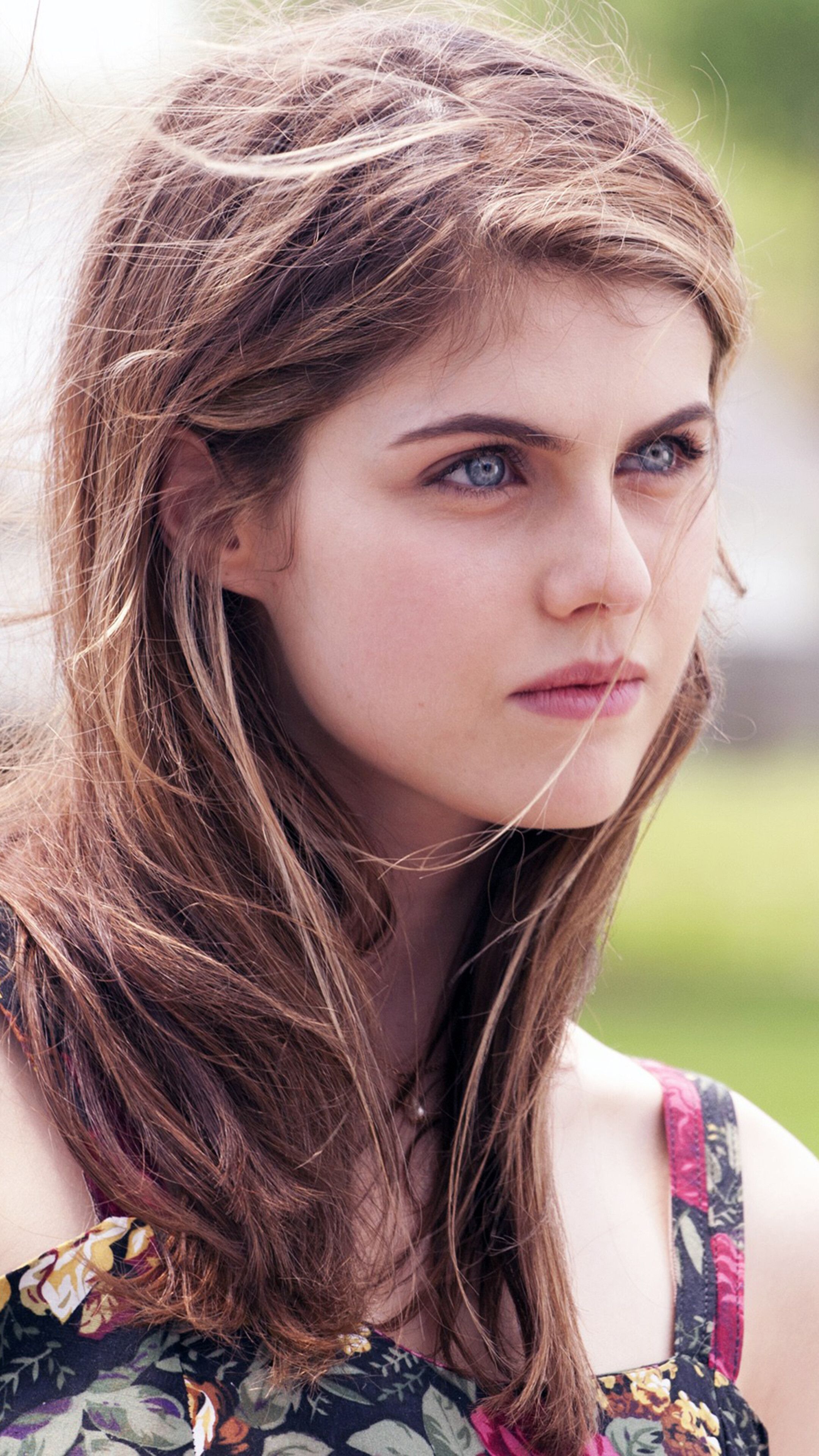 Alexandra Daddario Iphone Wallpapers