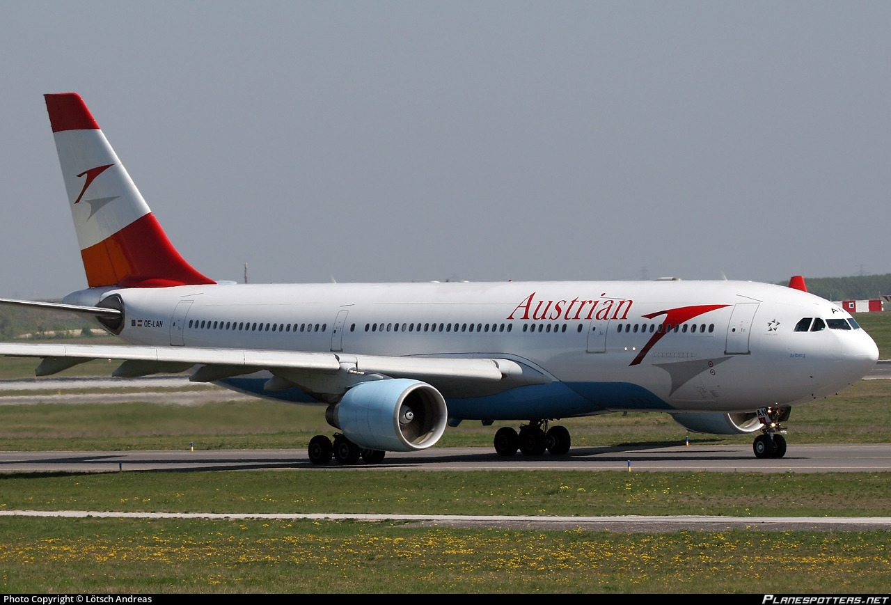 Austrian Airlines Airbus A-330 In Vienna International Airport Hd Wallappaers Wallpapers