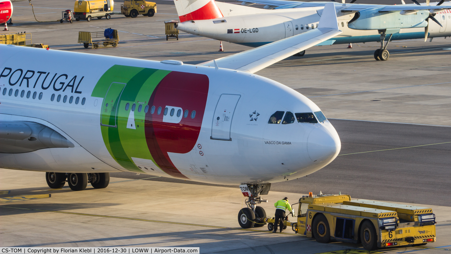 Austrian Airlines Airbus A-330 In Vienna International Airport Hd Wallappaers Wallpapers