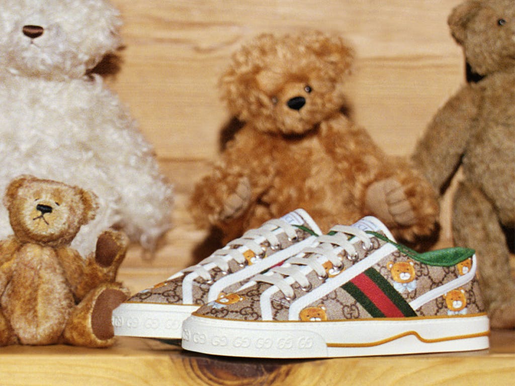 Cute Gucci Shoes Wallpapers