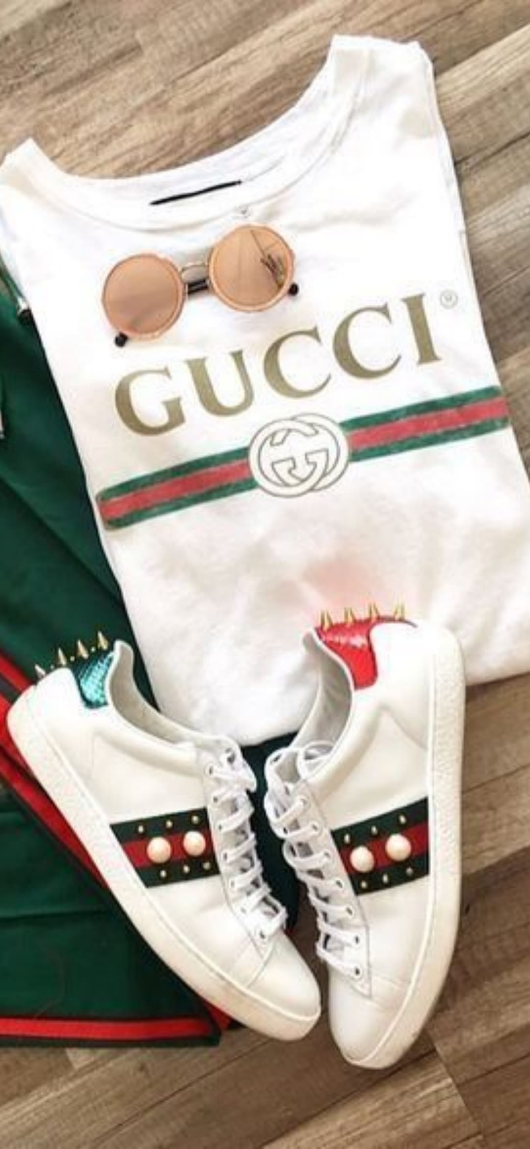 Cute Gucci Shoes Wallpapers