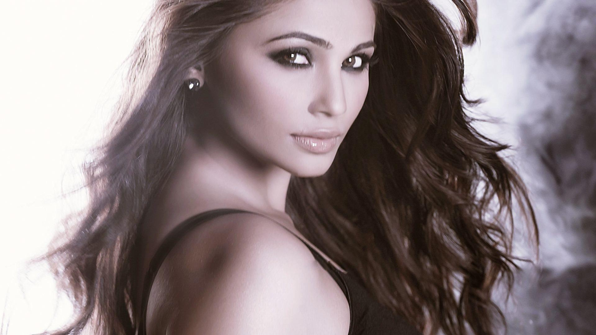 Daisy Shah Images Wallpapers