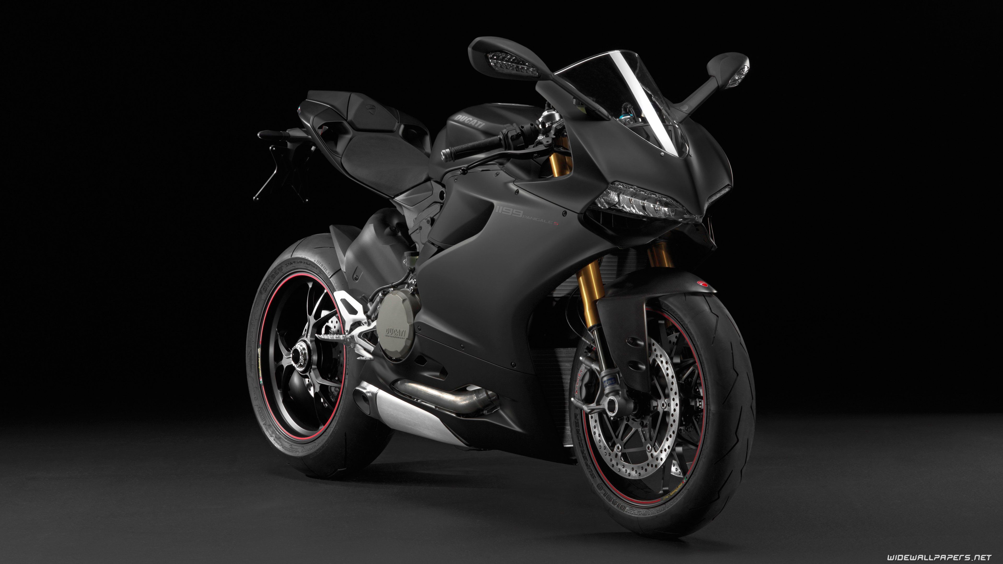 Ducati Panigale V4 Black Wallpapers