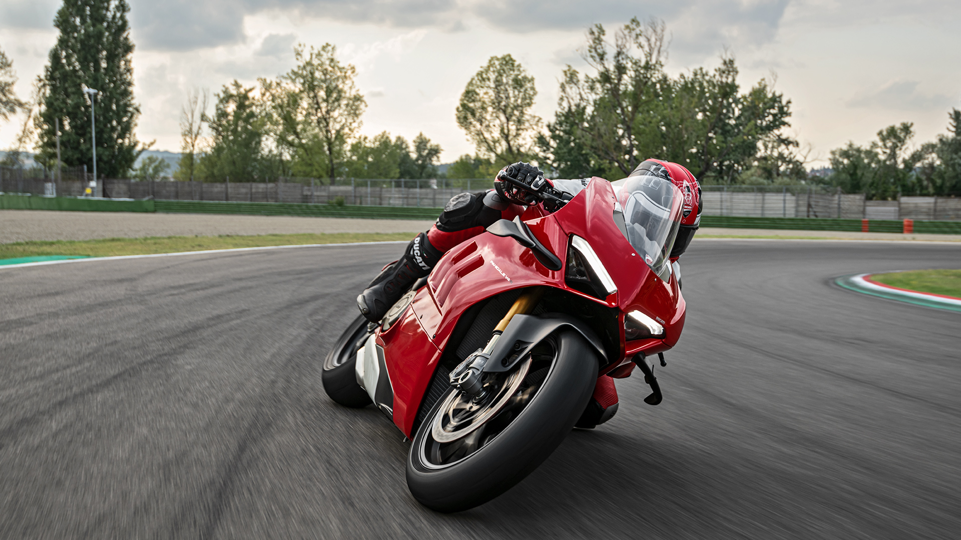 Ducati Panigale V4 Black Wallpapers