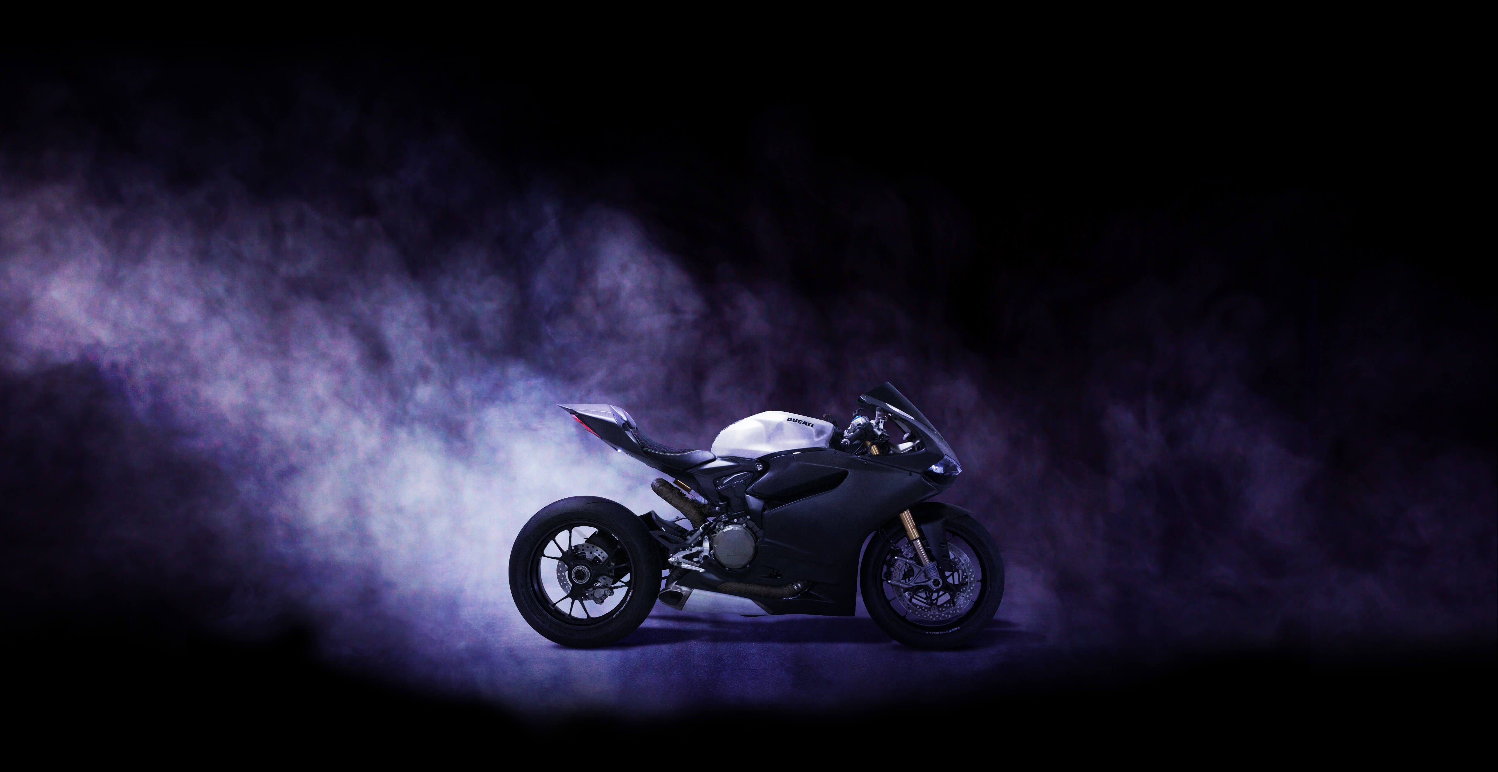 Ducati Panigale V4 Black Wallpapers