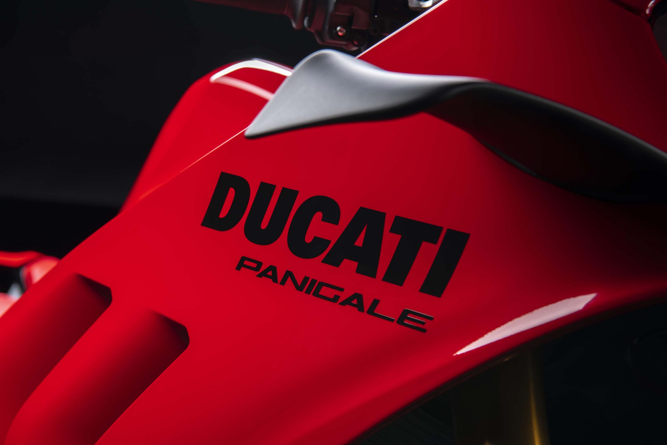 Ducati Panigale V4 Black Wallpapers