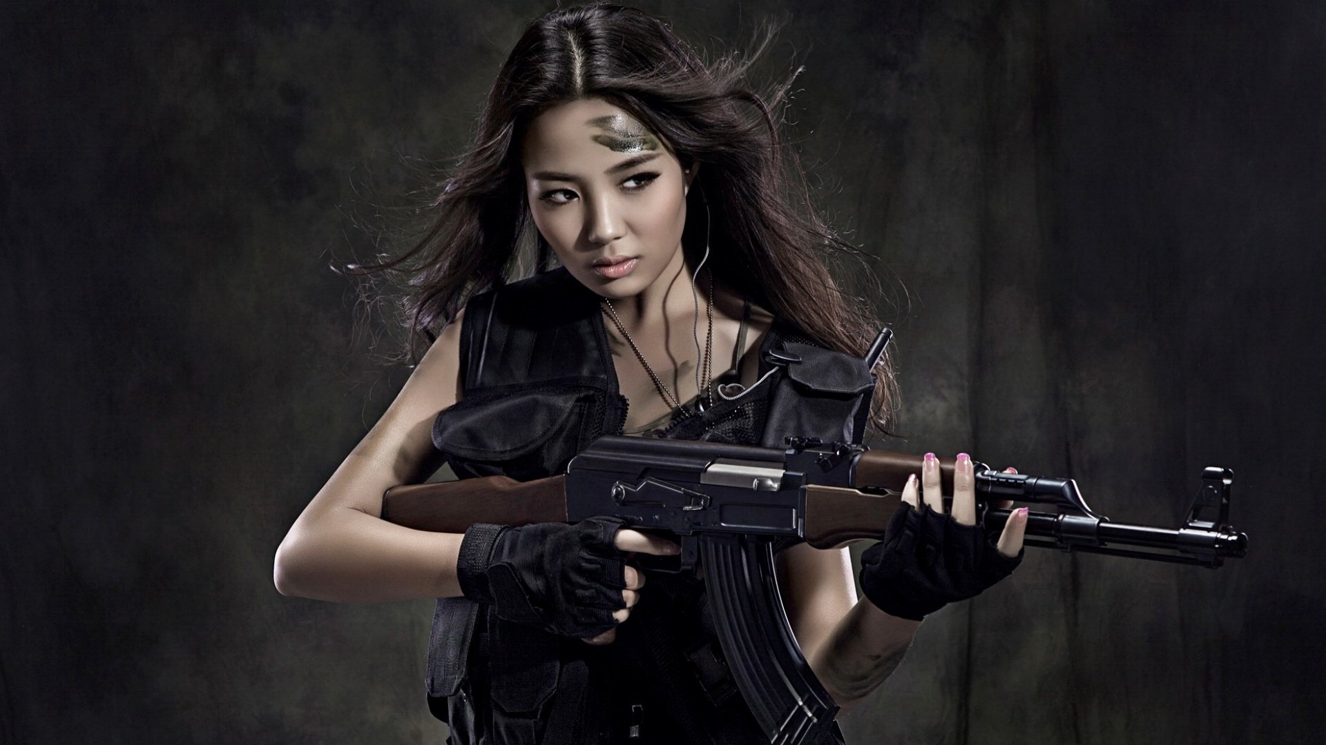 Girl With Guns Wallpapers