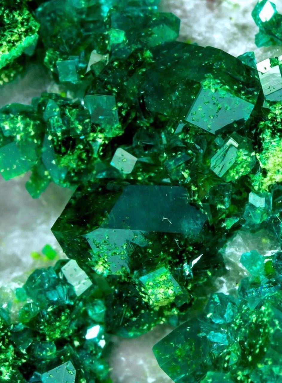 Green Crystals Wallpapers