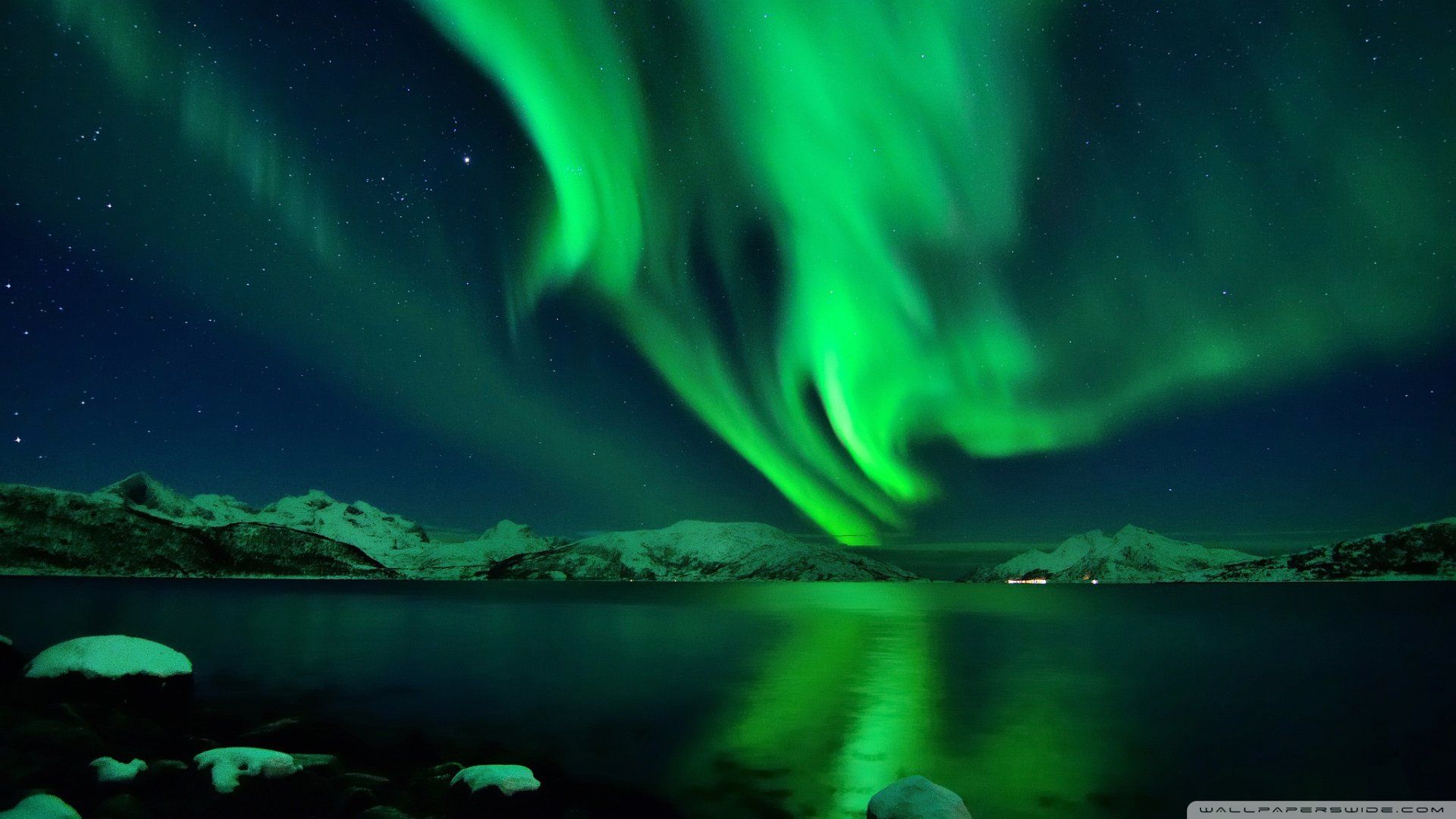 Green Northern Lights Wallpapers