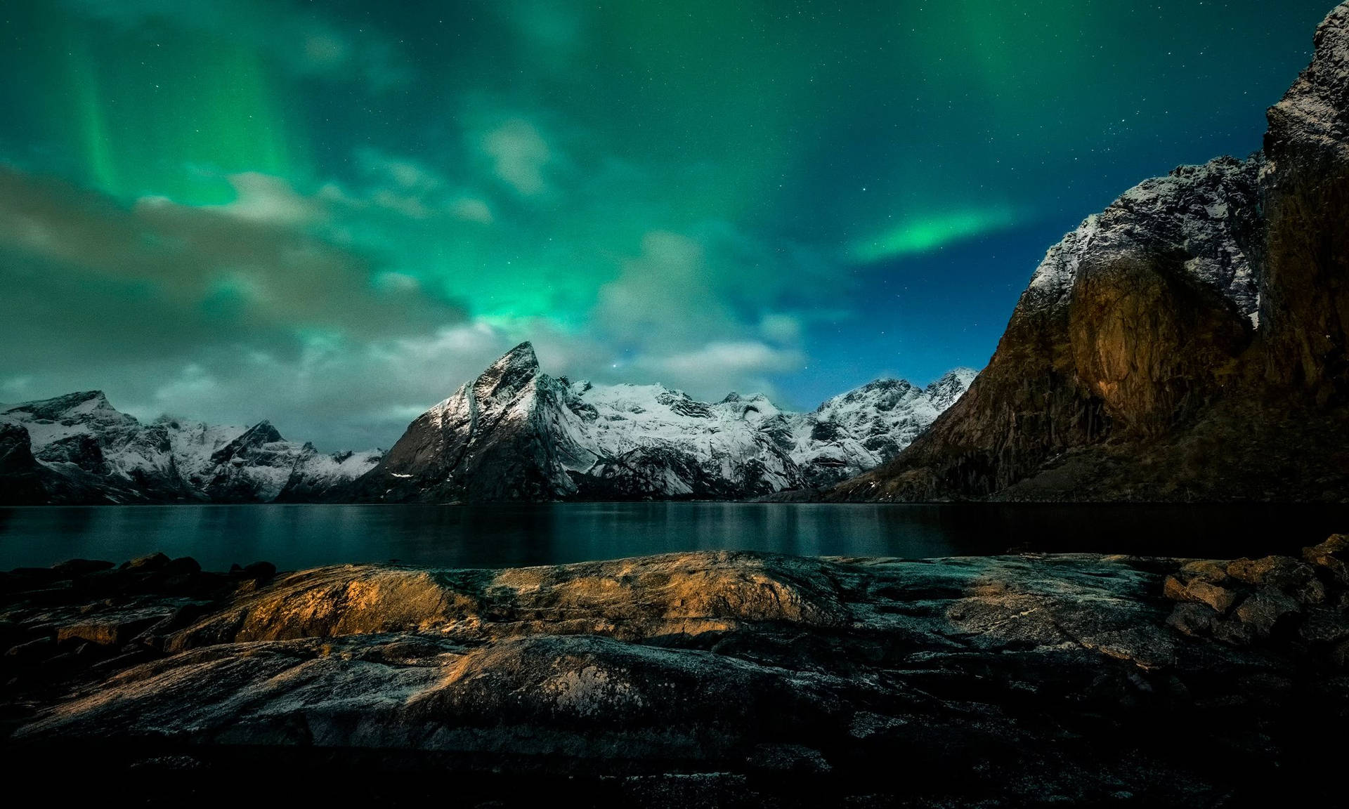 Green Northern Lights Wallpapers