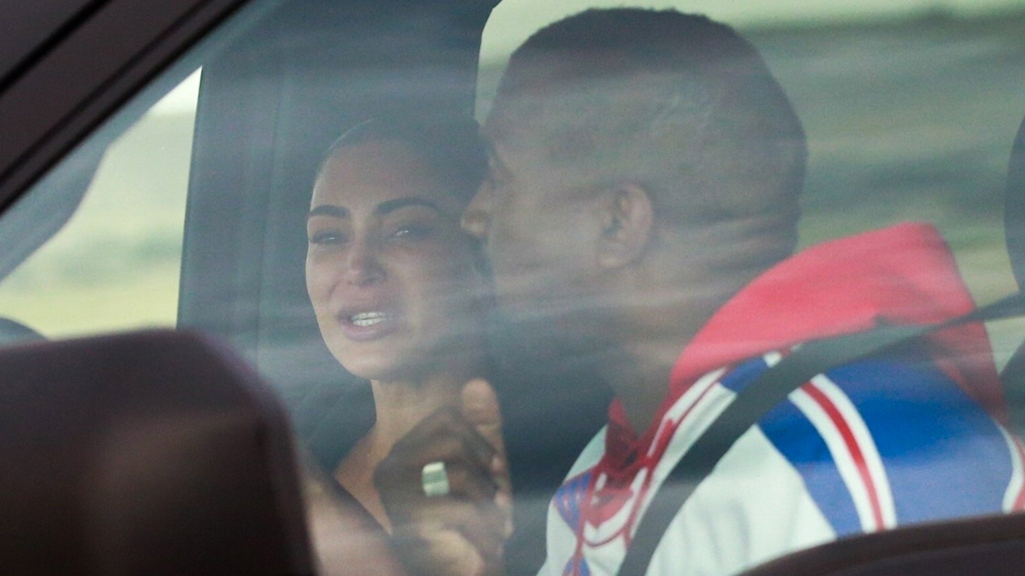 Kim Kardashian Crying Wallpapers