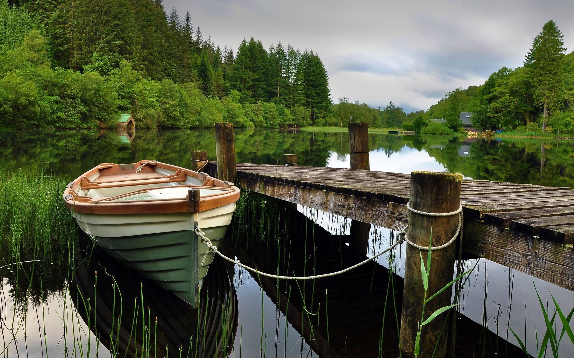 Lake And Boat Wallpapers