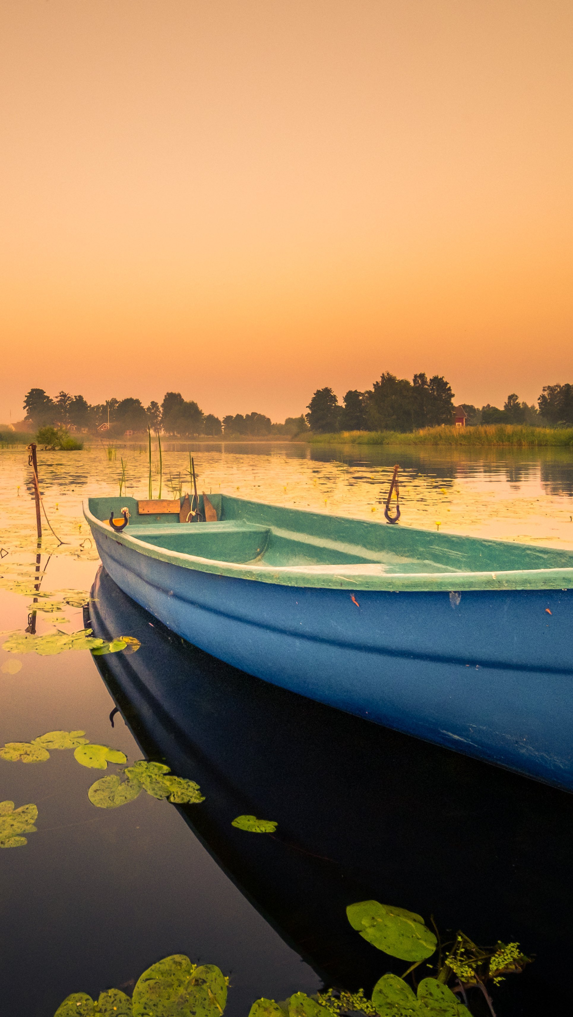 Lake And Boat Wallpapers