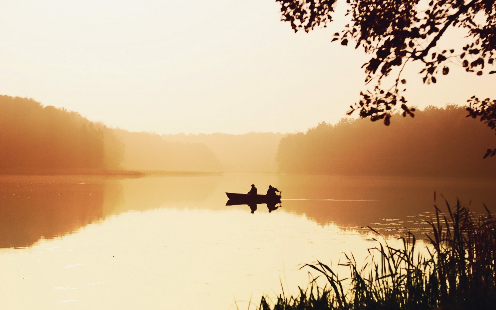 Lake And Boat Wallpapers