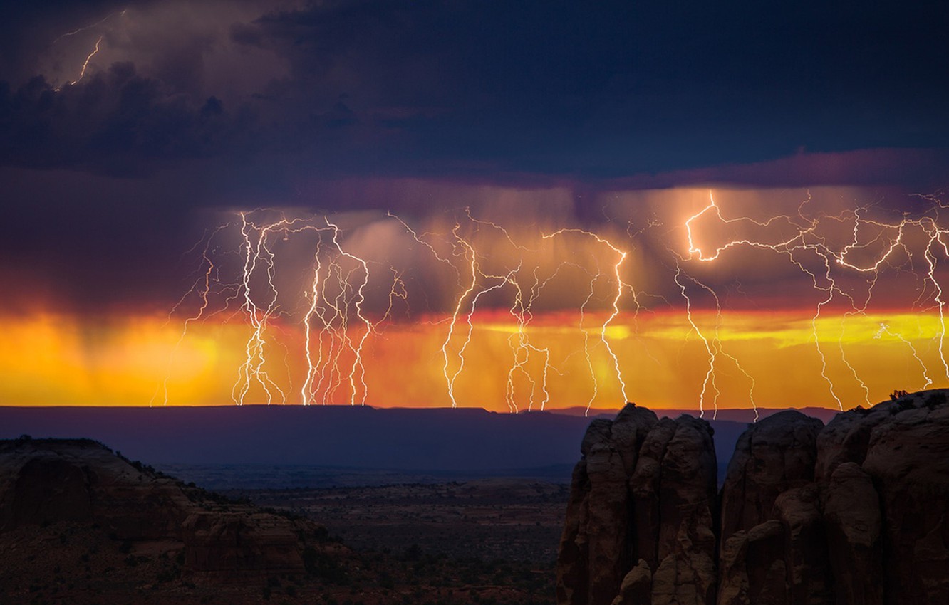 Lightning Desert Wallpapers