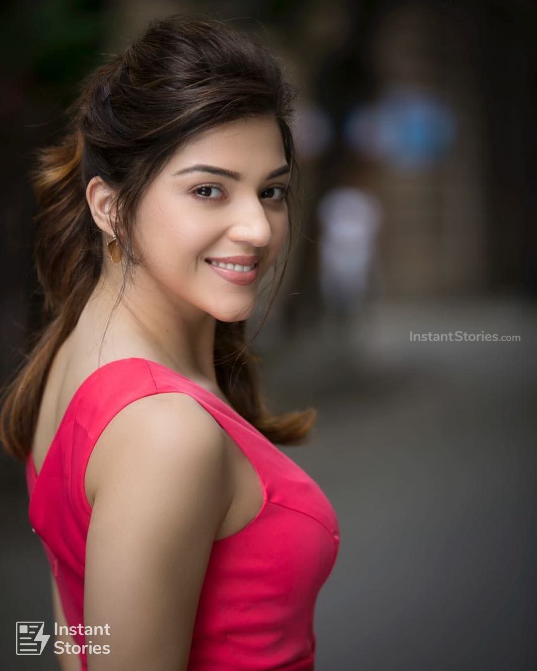 Mehreen Pirzada Hot Wallpapers