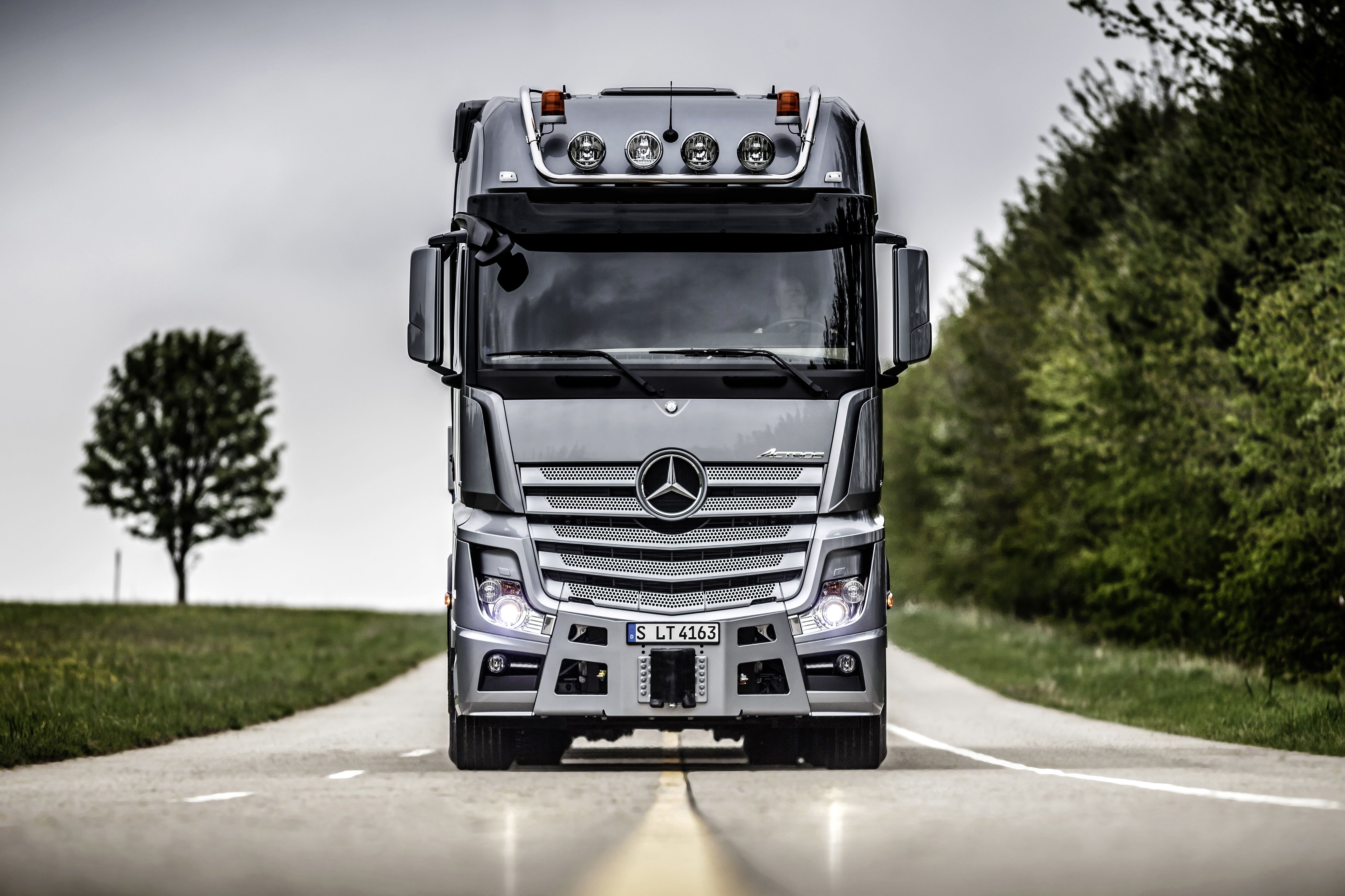 Mercedes Truck Pics Wallpapers