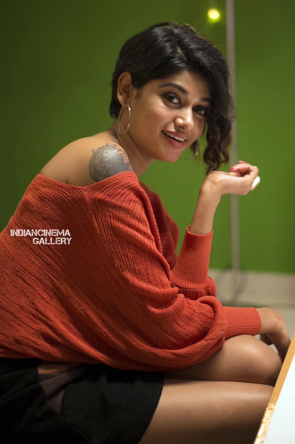 Oviya Images Wallpapers