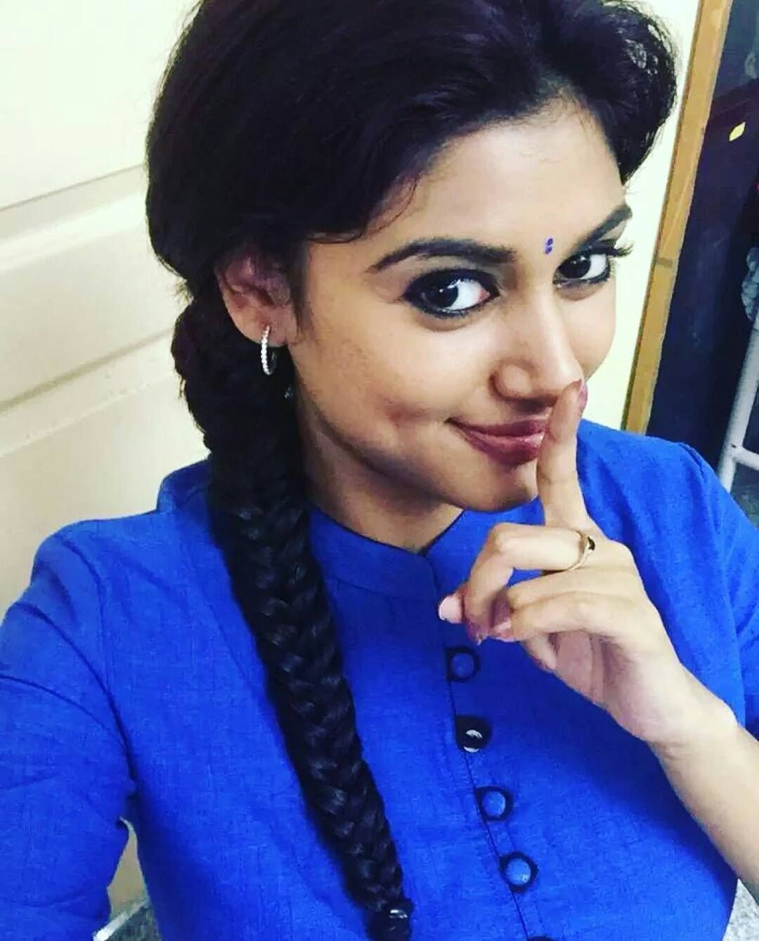 Oviya Images Wallpapers