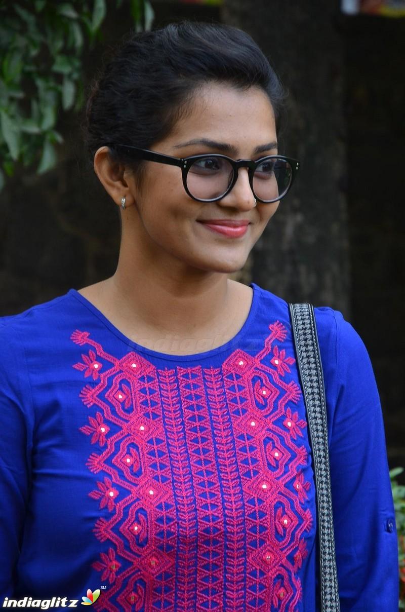 Parvathy Menon Photos Wallpapers