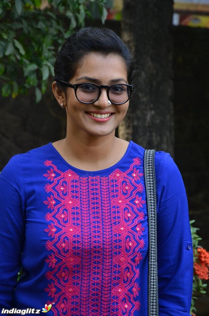 Parvathy Menon Photos Wallpapers