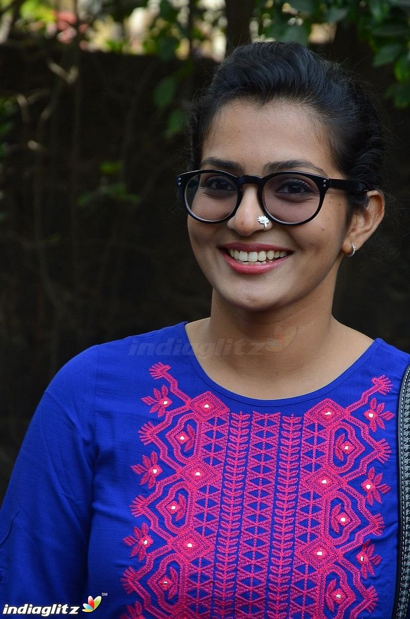 Parvathy Menon Photos Wallpapers