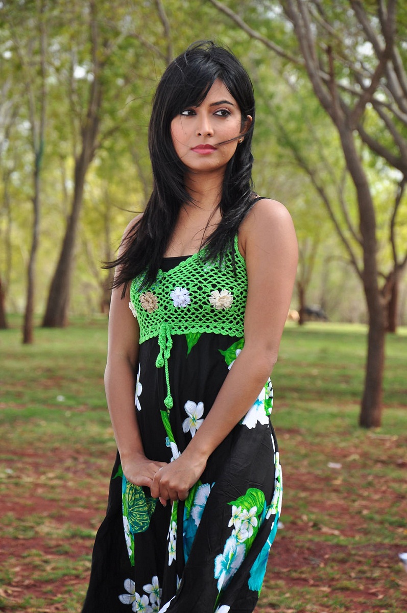 Radhika Pandit Photo Wallpapers