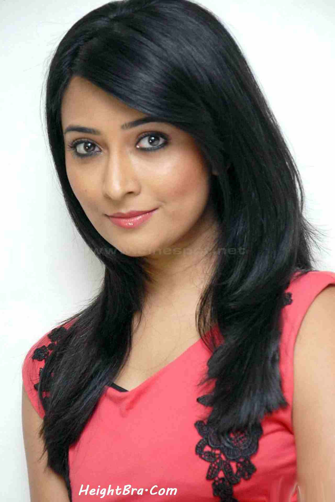 Radhika Pandit Photo Wallpapers