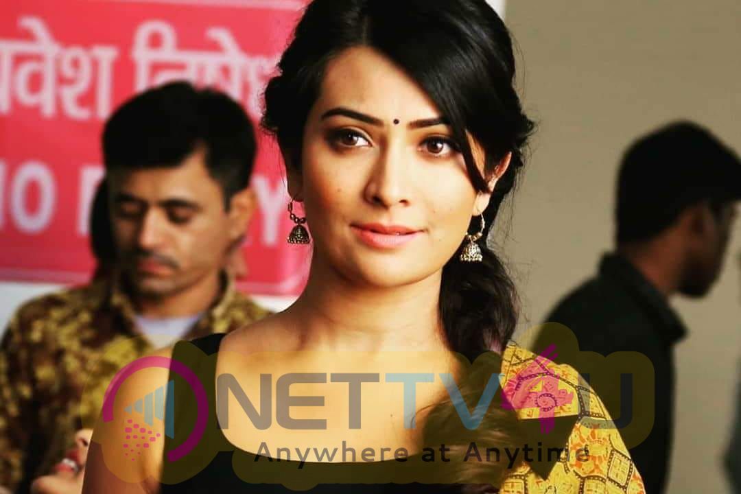 Radhika Pandit Photo Wallpapers