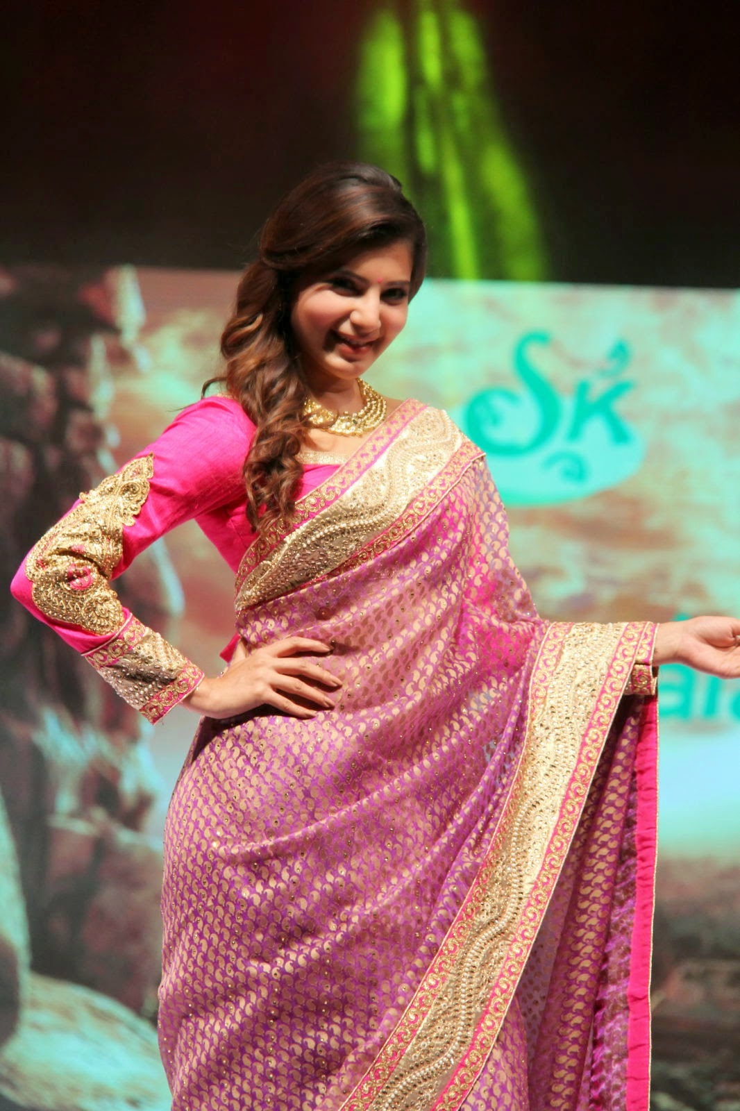 Samantha Saree Pics Wallpapers