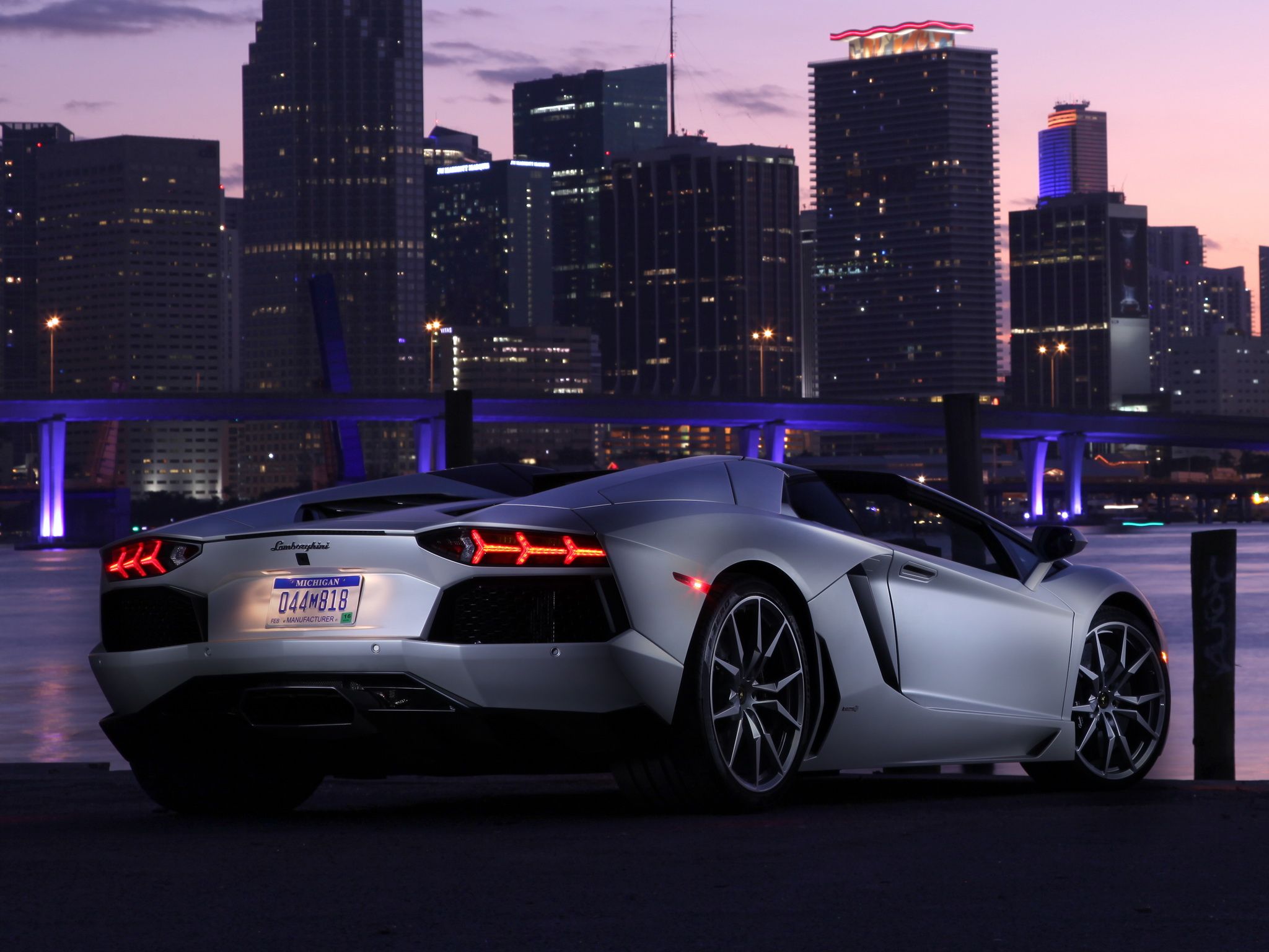 Silver Lamborghinis Wallpapers