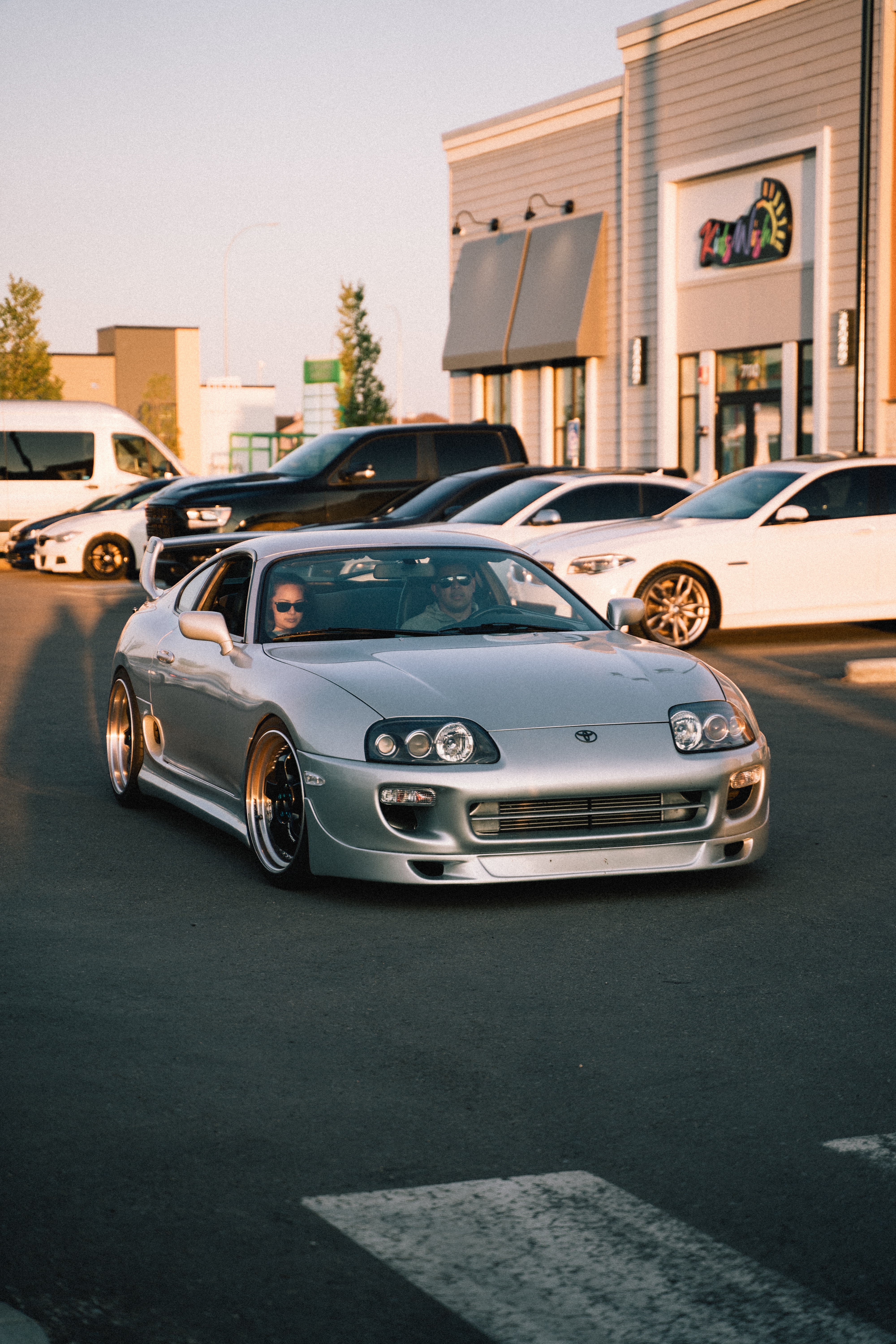 Supra White Wallpapers