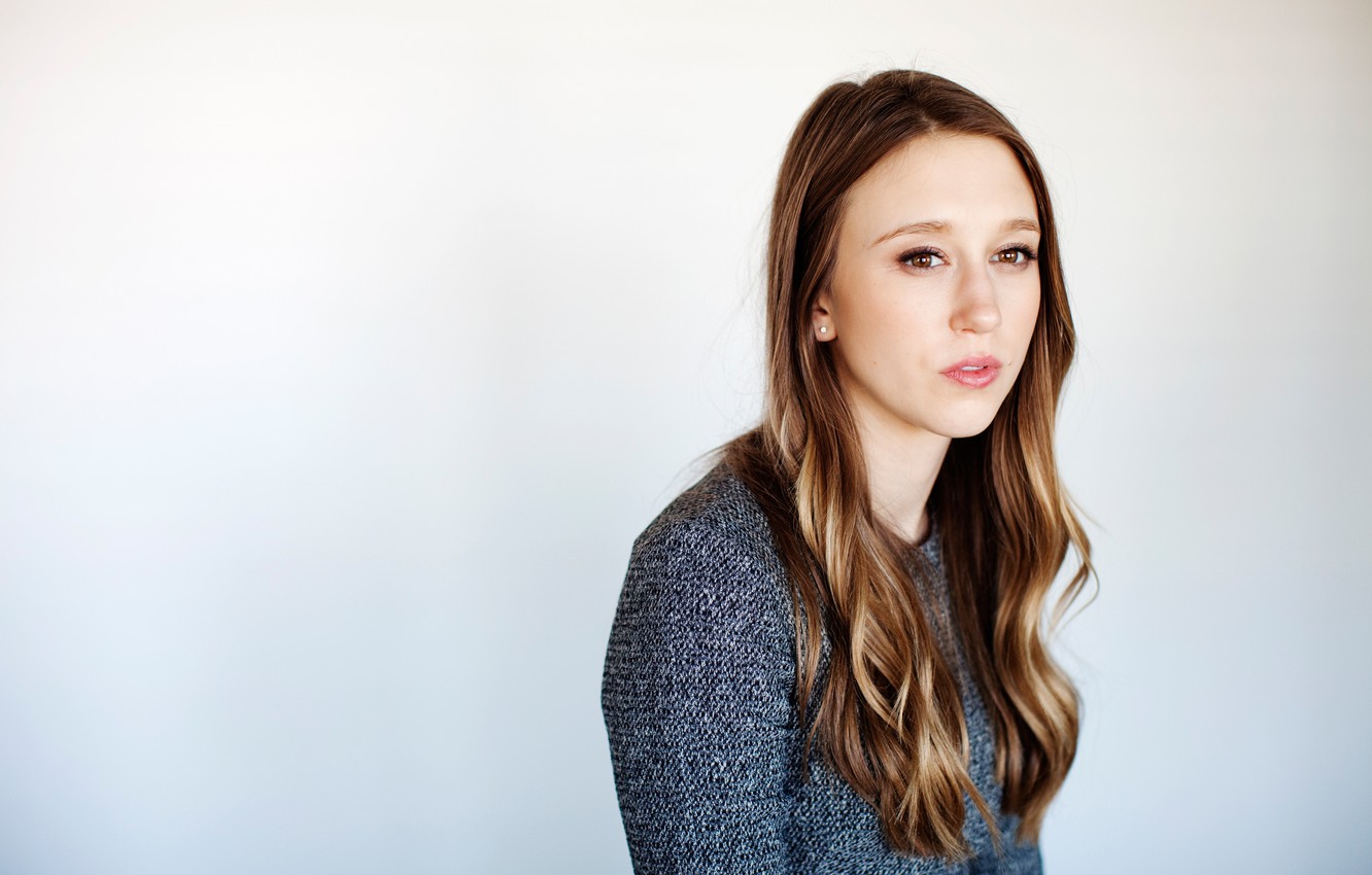 Taissa Farmiga Photoshoot Wallpapers