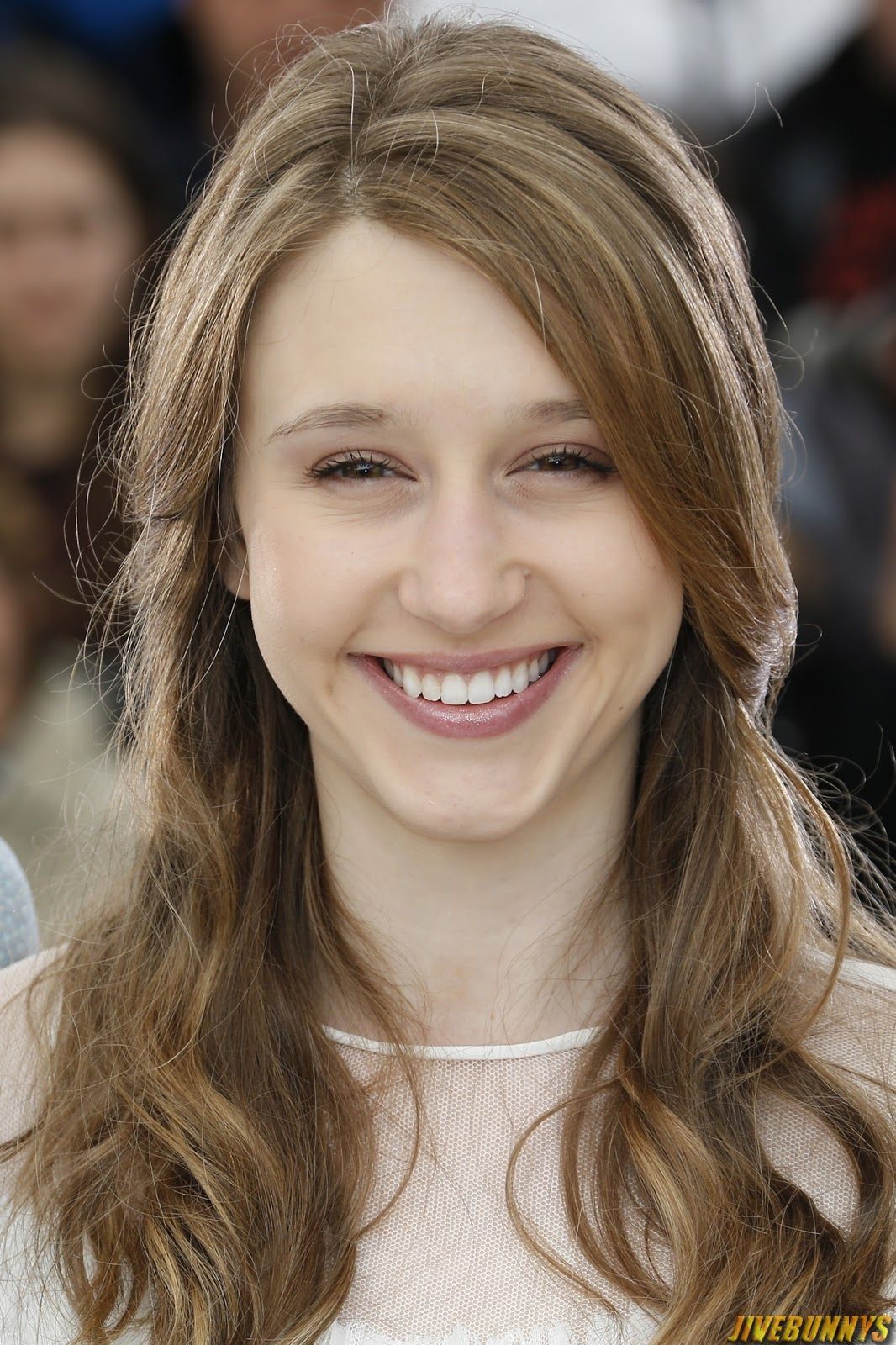 Taissa Farmiga Photoshoot Wallpapers