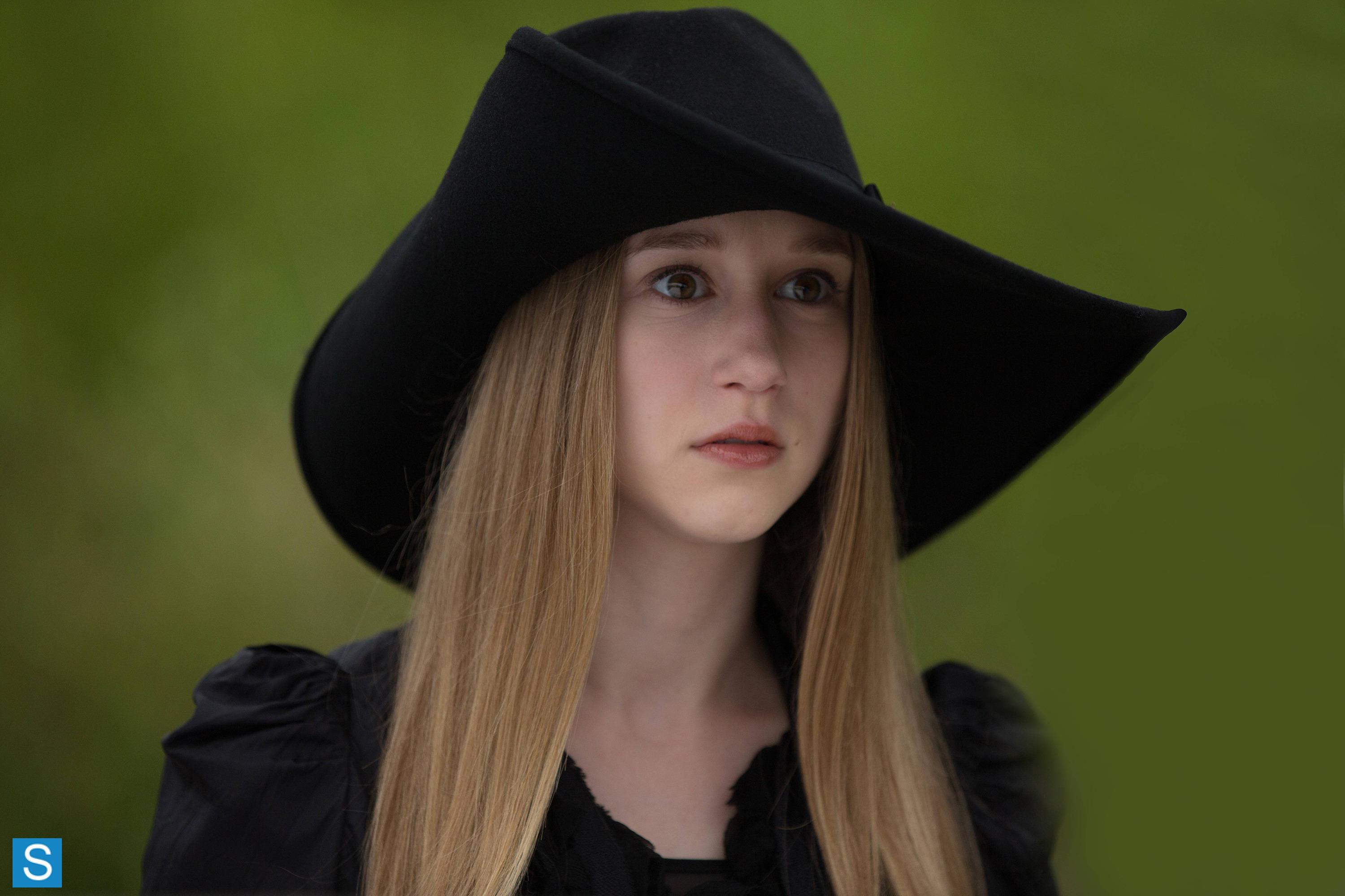 Taissa Farmiga Photoshoot Wallpapers