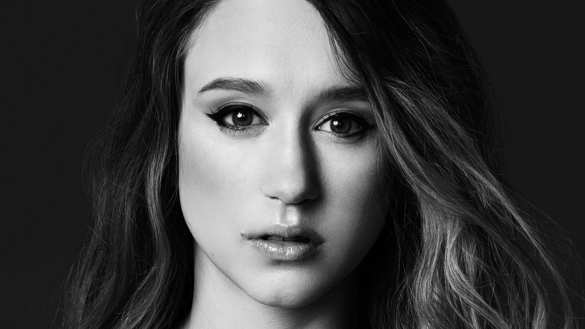 Taissa Farmiga Photoshoot Wallpapers