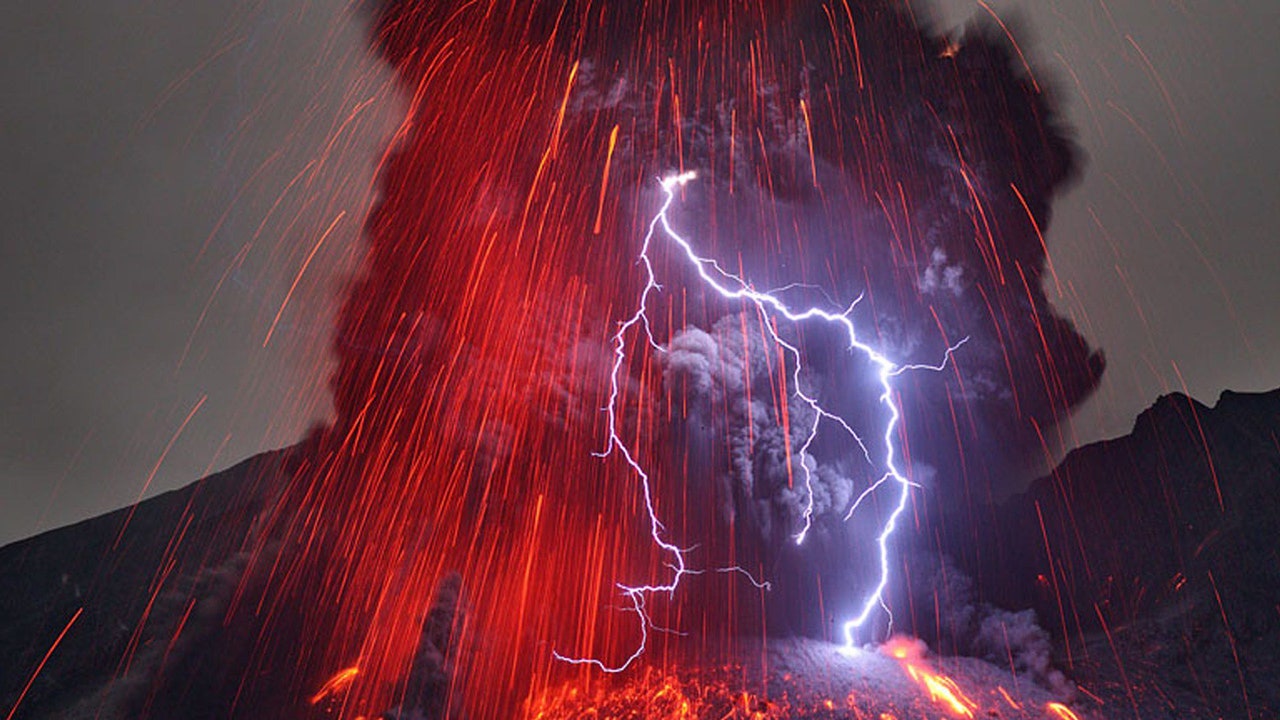 Volcano Lightning Wallpapers