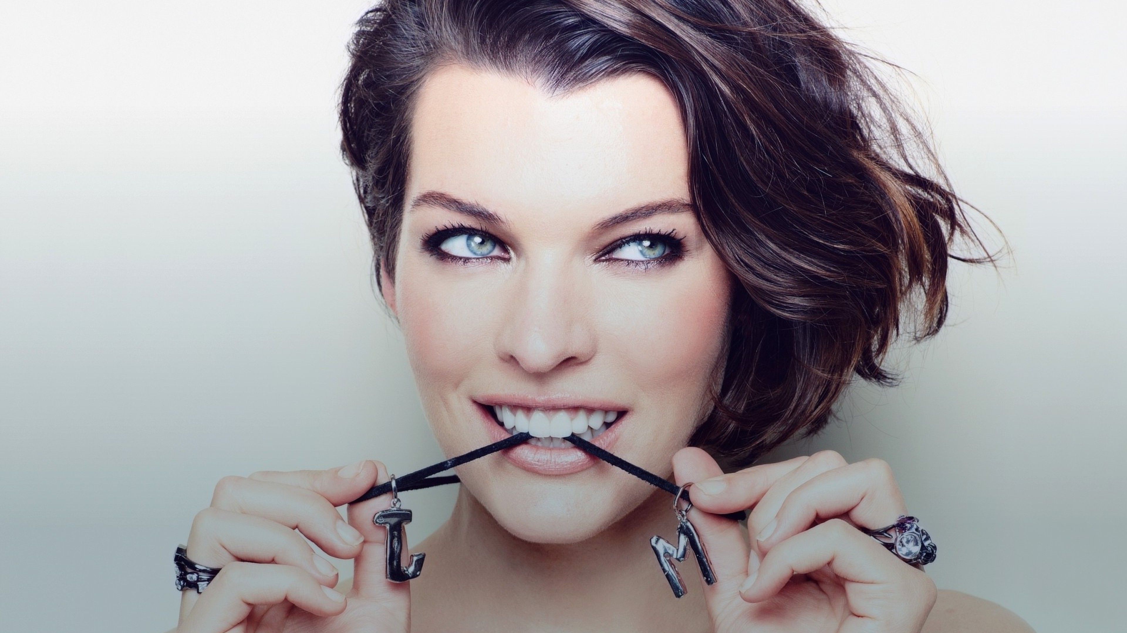 Wallpaper Milla Jovovich Wallpapers