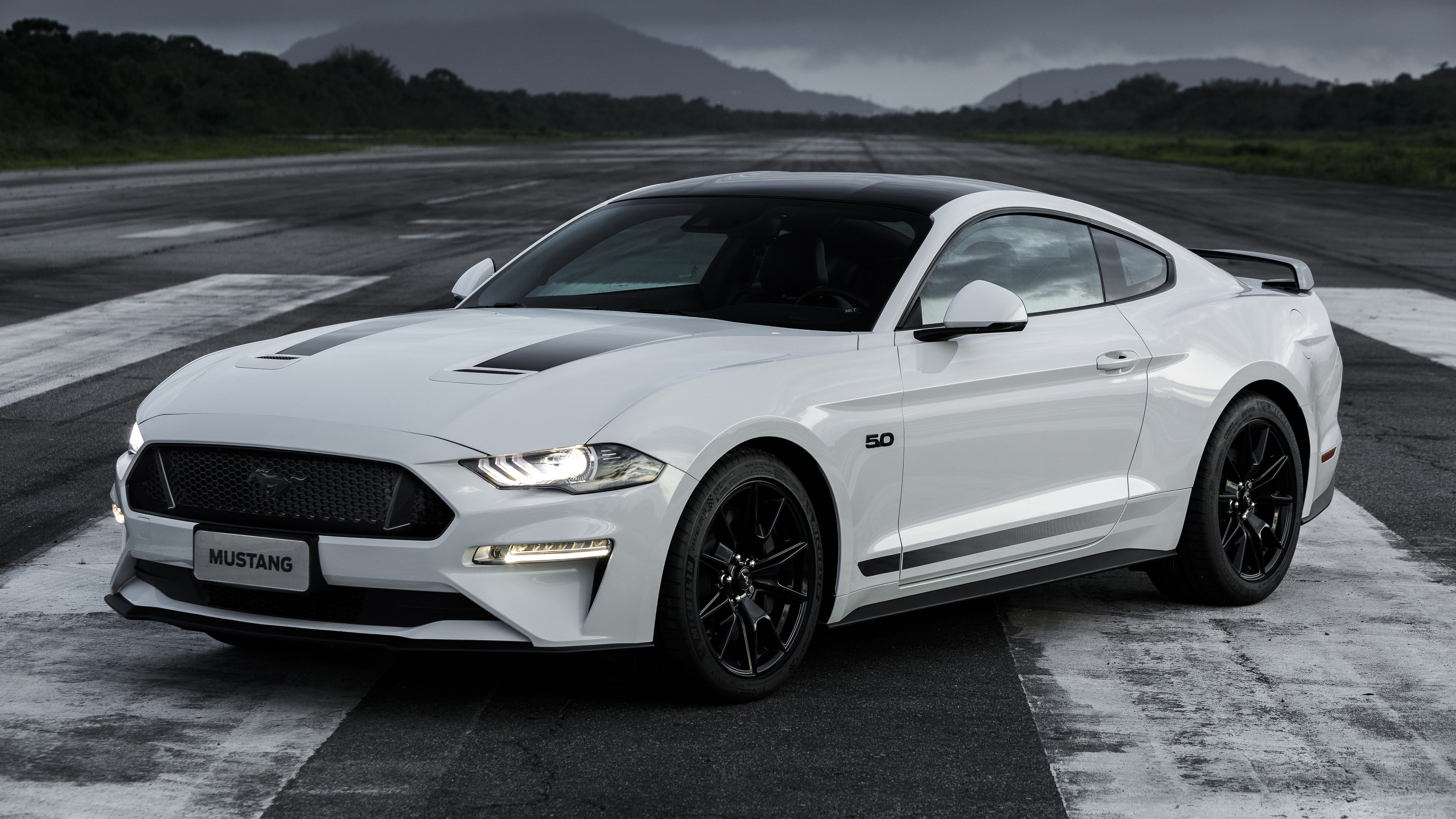 White Gt Mustang Wallpapers