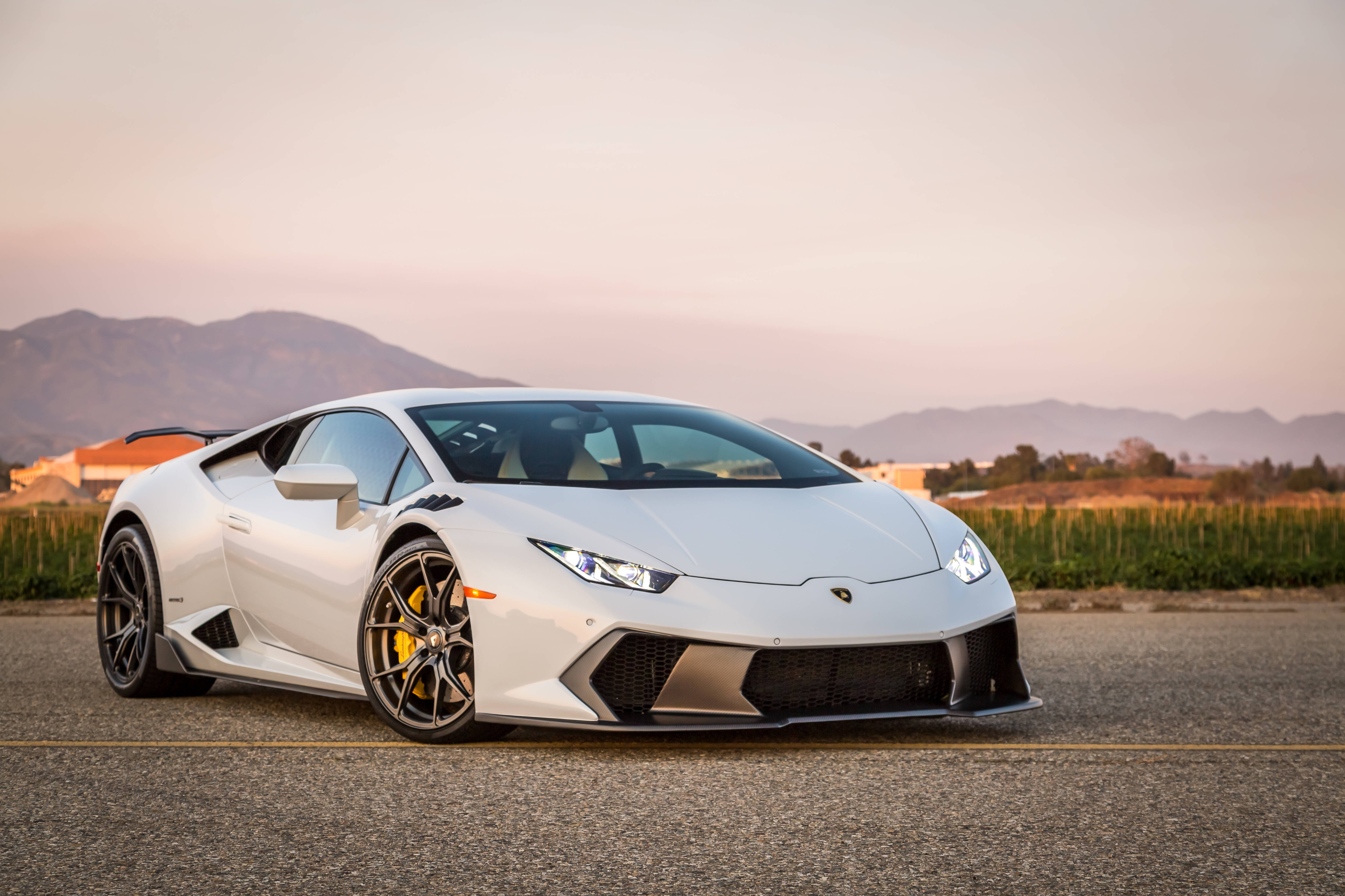 White Lambo Huracan Wallpapers